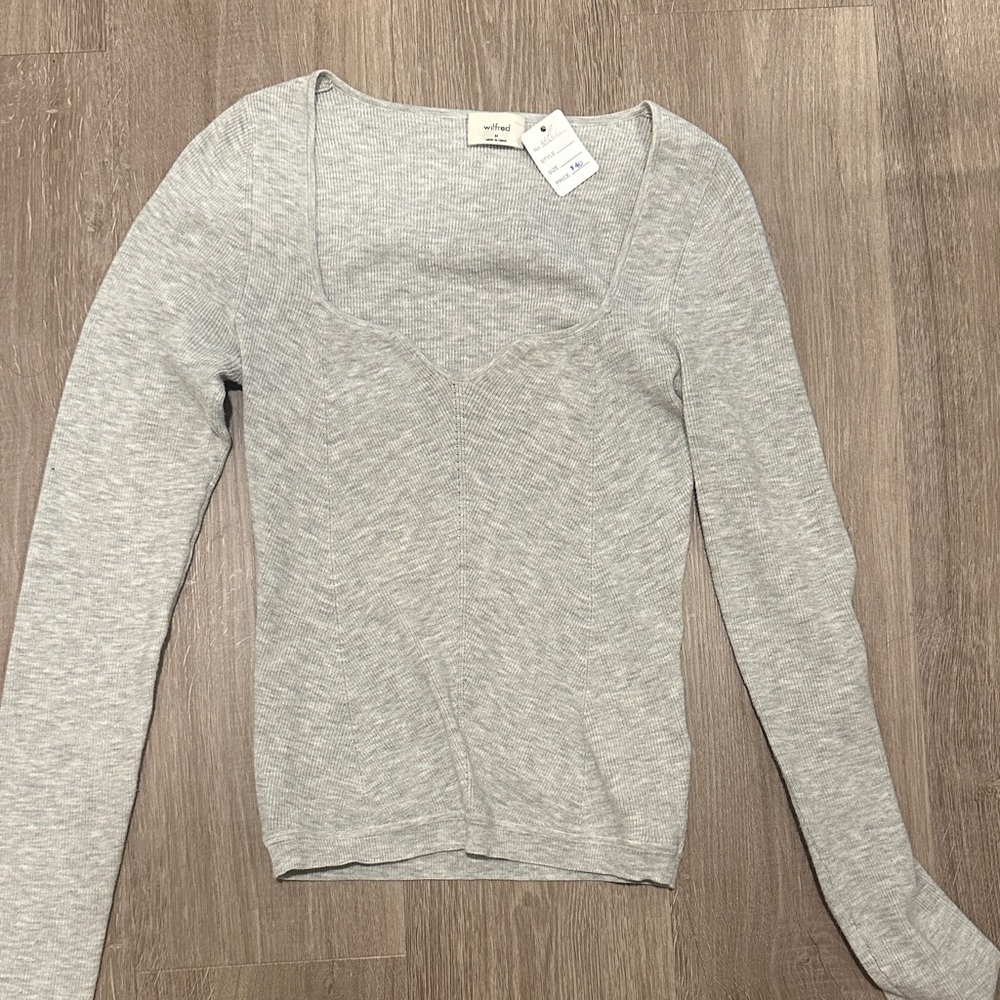 Aritzia Light Gray Long Sleeve Top